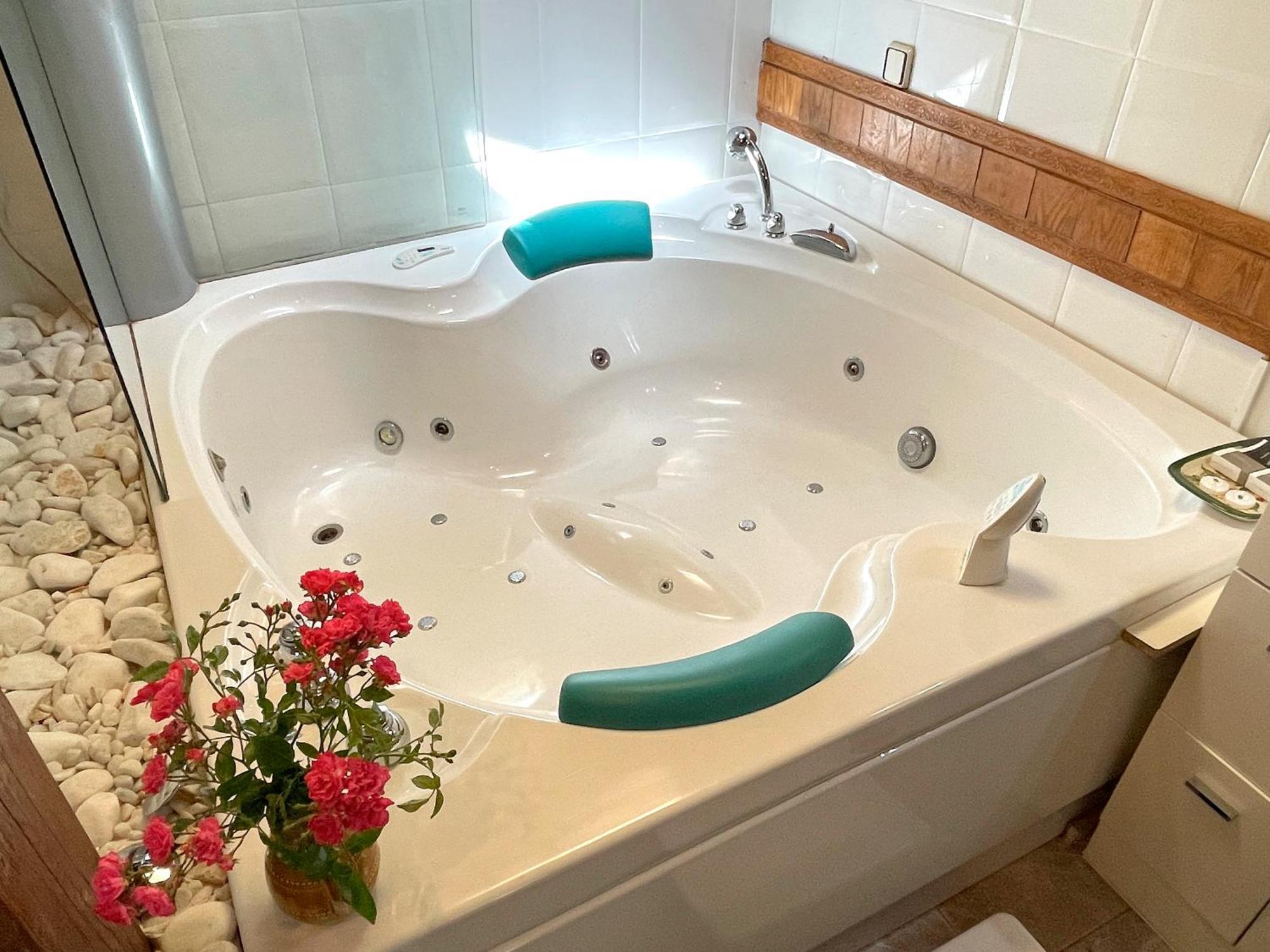 Hotel Peruskenea Jaunsaras Екстериор снимка