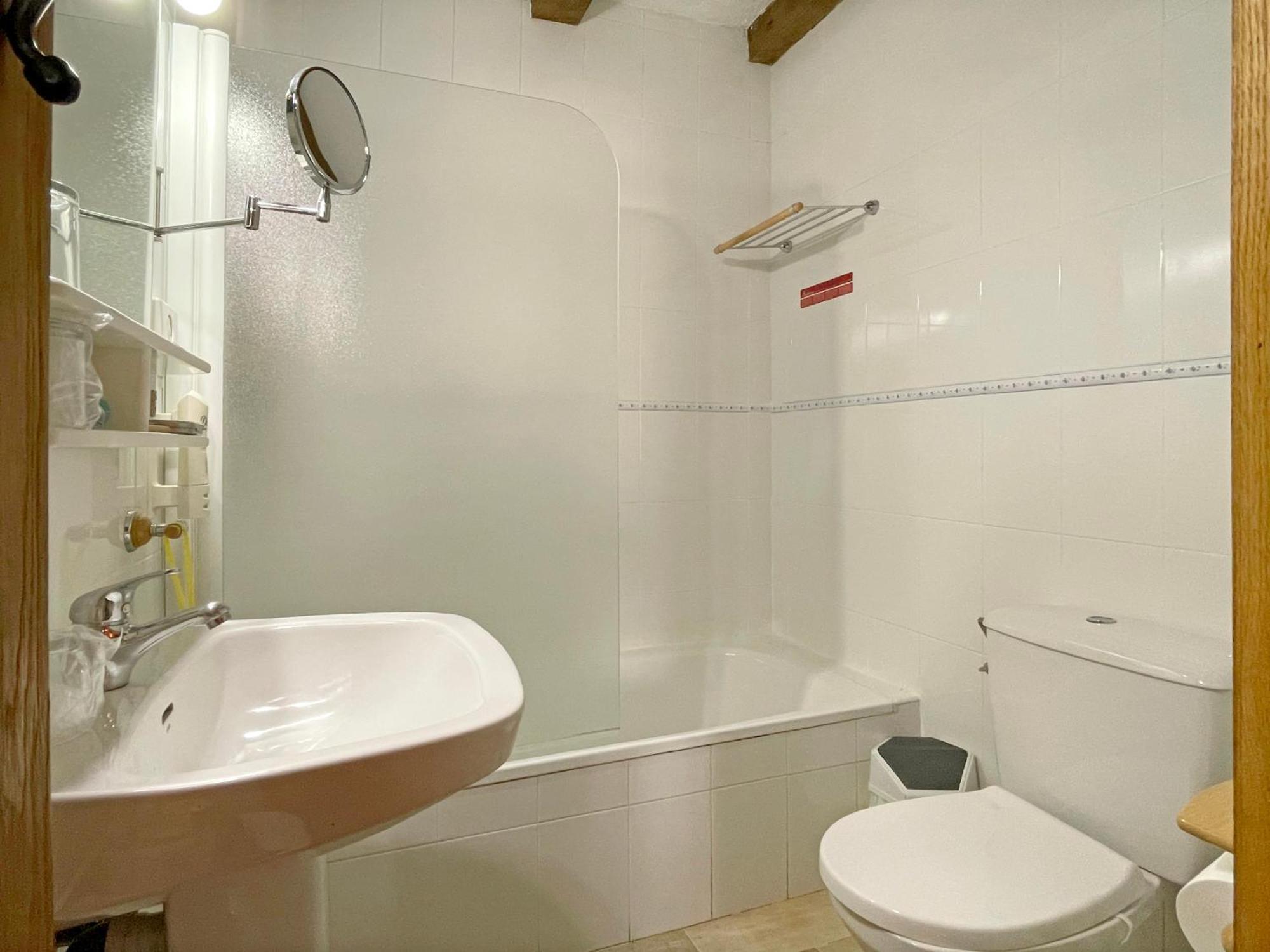 Hotel Peruskenea Jaunsaras Екстериор снимка