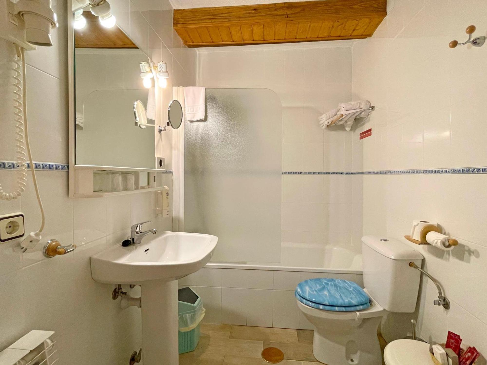 Hotel Peruskenea Jaunsaras Екстериор снимка