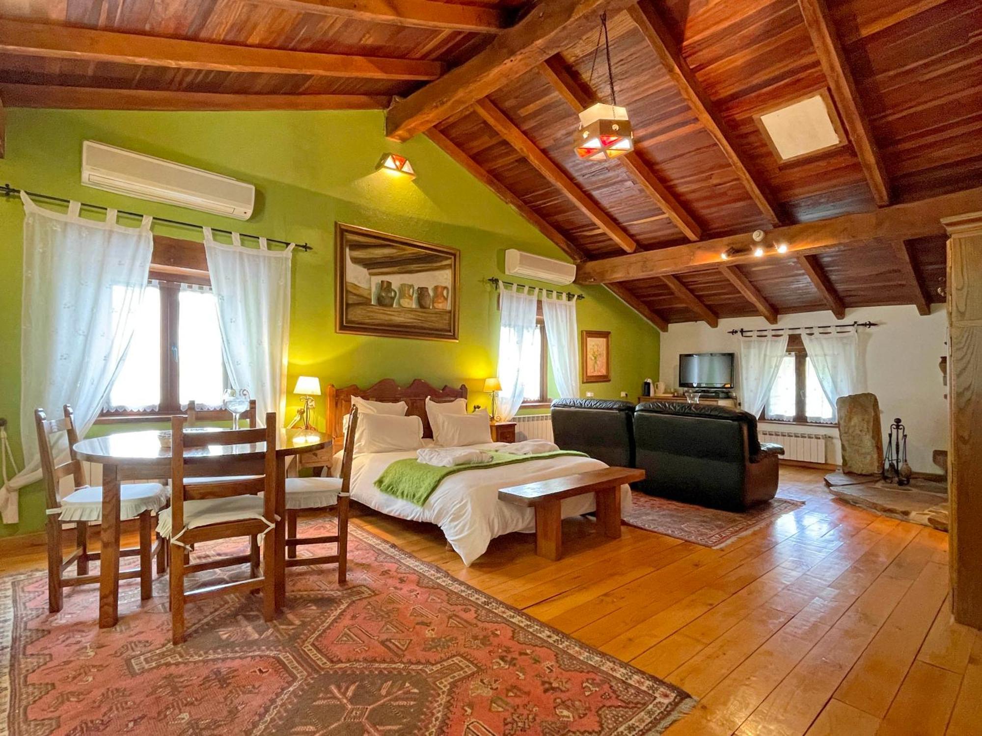 Hotel Peruskenea Jaunsaras Екстериор снимка