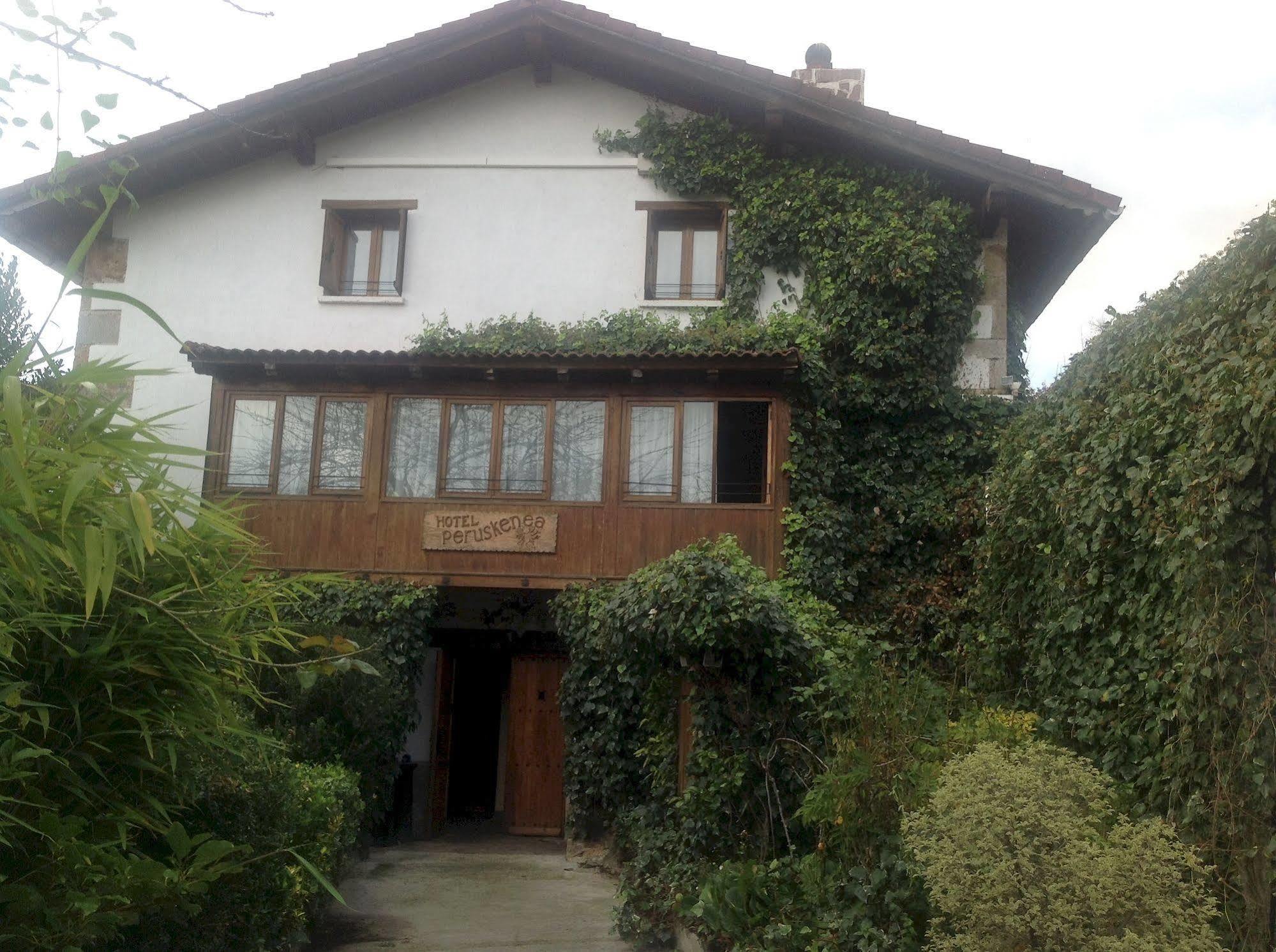 Hotel Peruskenea Jaunsaras Екстериор снимка